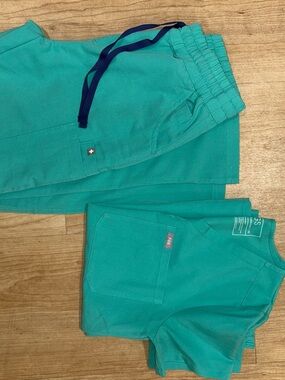 FIGS surgical green set